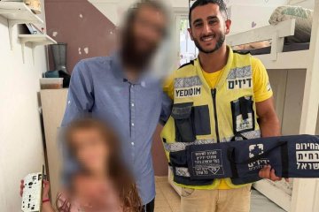 אילת: ילדה ננעלה בחדר, מתנדב ידידים חילץ אותה בשלום • צפו🎥