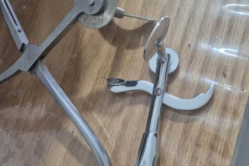 נתיבות: טבעות נתקעו באצבעותיה של גברת – מתנדבי ידידים חילצו אותן בשלום • ״בני המשפחה התפעלו מהמהירות״ • צפו 🎥