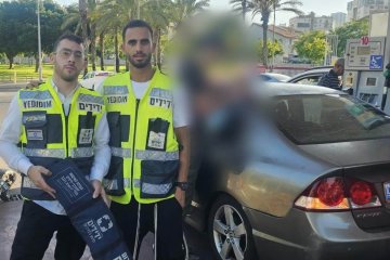 אשדוד: פעוט ננעל בשגגה ברכב, מתנדבי ידידים חילצו אותו בשלום • ״האב הודה לנו מעומק הלב על המהירות והמקצועיות״