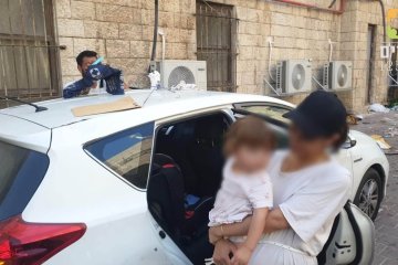 גן סאקר: פעוטה ננעלה לבדה ברכב וחולצה בשלום על־ידי מתנדבי ידידים • “אותה פעוטה ננעלה בפעם השניה”