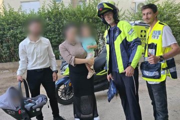 רמת גן: שני תינוקות ננעלו ברכב לעיני הוריהם וחולצו בשלום על ידי מתנדבי ידידים