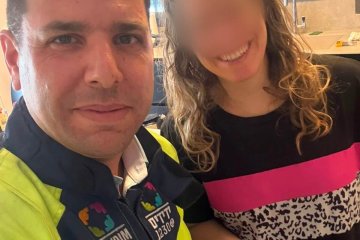 גבעתיים: טבעת של אישה נתקעה באצבעה – מנכ”ל ידידים שחרר את הטבעת וחילץ את האצבע בשלום • “נדהמה ממהירות ההגעה והחילוץ”