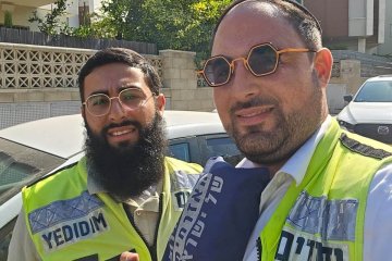 נתניה: פעוטה ננעלה ברכב וחולצה בשלום על ידי מתנדבי ידידים • “בשיתוף פעולה מדהים חילצנו את הפעוטה והשבנו אותה לידי אמהּ”