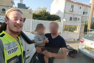 חדרה: פעוט ננעל בשגגה ברכב, מתנדבי ידידים חילצו אותו בשלום