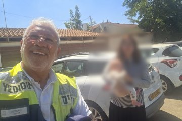 אופקים: תינוק ננעל בשגגה ברכב, מתנדבי ידידים חילצו אותו בשלום • ״האם הודתה לנו מאוד על החילוץ המהיר״