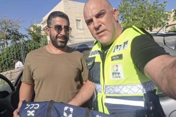 מעלה אדומים: תינוק ננעל לבדו ברכב וחולץ בשלום על־ידי מתנדבי ידידים • “התעוררתי ורצתי יחף”