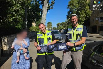 בית־וגן: תינוקת ננעלה לבדה ברכב וחולצה בשלום על־ידי מתנדבי ידידים • “זכות להיות במקום הנכון ובזמן הנכון”