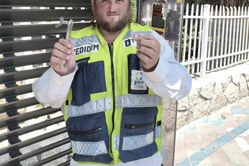 מודיעין עילית: בדרך לחתונה נלכדה טבעת באצבעה של אחות החתן • מתנדבי ידידים הוזעקו והיא חולצה בשלום ובמהירות