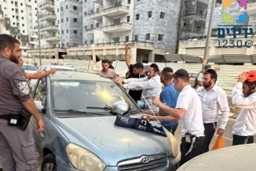 בני ברק: פעוטה ננעלה ברכב וחולצה בשלום על ידי מתנדב ידידים • “למרות ההמולה שהייתה במקום הצלחתי לפתוח את הרכב בקלות”