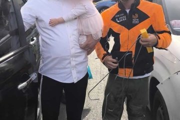 בני ברק: פעוטה ננעלה ברכב בשגגה לעיני אביה, מתנדב ידידים חילץ אותה בשלום • “האב התרגש מאוד”
