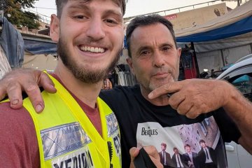 ארמון הנציב: צמד כלבים ננעלו בשגגה ברכב וחולצו בשלום על ידי מתנדב ידידים • צפו🎥