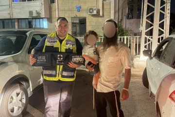 טבריה: פעוט ננעל ברכב וחולץ בשלום ע״י מתנדבי ידידים.
