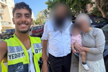 גני תקווה: תינוקת ננעלה בשגגה ברכב, מתנדב ידידים חילץ אותה בשלום • ״ההורים שמעו על ידידים וסמכו עליי במאה אחוז״