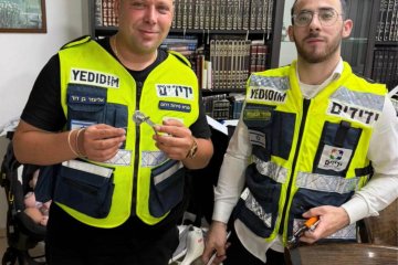 אשדוד: טבעת נתקעה באצבעה של נערה – מתנדבי ידידים חילצו אותה בשלום • ״הנערה נשמה לרווחה״