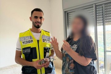 אשדוד: טבעת נתקעה באצבעה של גברת – מתנדב ידידים חילץ אותה בשלום • ״גאה להיות חלק בכל סיוע״