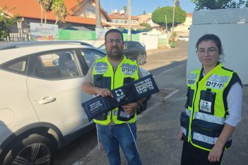 חדרה: פעוטה ננעלה ברכב בשגגה וחולצה בשלום ע”י מתנדבי ידידים