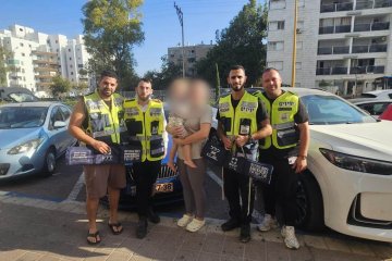 אשדוד: פעוט ננעל בשגגה ברכב, מתנדבי ידידים חילצו אותו בשלום • ״סיפוק גדול לראות את ההקלה של בני המשפחה״