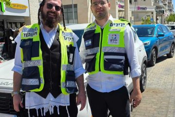 בית שמש: פעוט ננעל לבדו ברכב וחולץ בשלום על־ידי מתנדבי ידידים