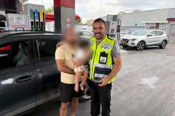אשקלון: תינוק ננעל בשגגה ברכב, מתנדבי ידידים חילצו אותו בשלום • ״כוחות ההצלה ונציגי העירייה שבחו את ארגון ידידים״