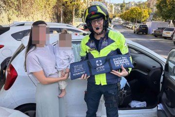 קרית היובל: תינוק ננעל לבדו ברכב וחולץ בשלום על־ידי מתנדבי ידידים • “שמח שנמנע ניתוץ השמשה” • צפו🎥