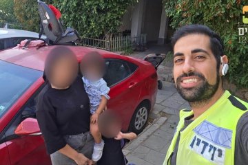 חולון: פעוטה כבת שנתיים ננעלה בשגגה ברכב, מתנדב ידידים חילץ אותה בשלום • ״בדרך לקנות ארטיקים לשבת, קיבלתי את קריאת החירום״