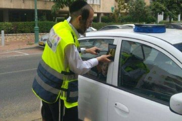 רמת גן: ילד ננעל ברכב