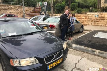 ירושלים: כונני ידידים מחלצים ילד שננעל ברכב