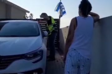 זכרון יעקב: תינוק ננעל בשגגה ברכב, מתנדב ידידים חילץ אותו בשלום • ״הגעתי למקום תוך שניות בודדות״ • צפו 🎥